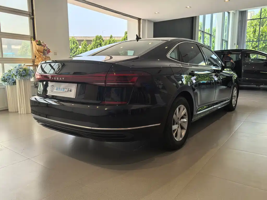 Volkswagen Passat — фото 14