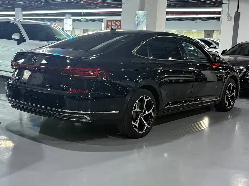Volkswagen Passat — фото 10