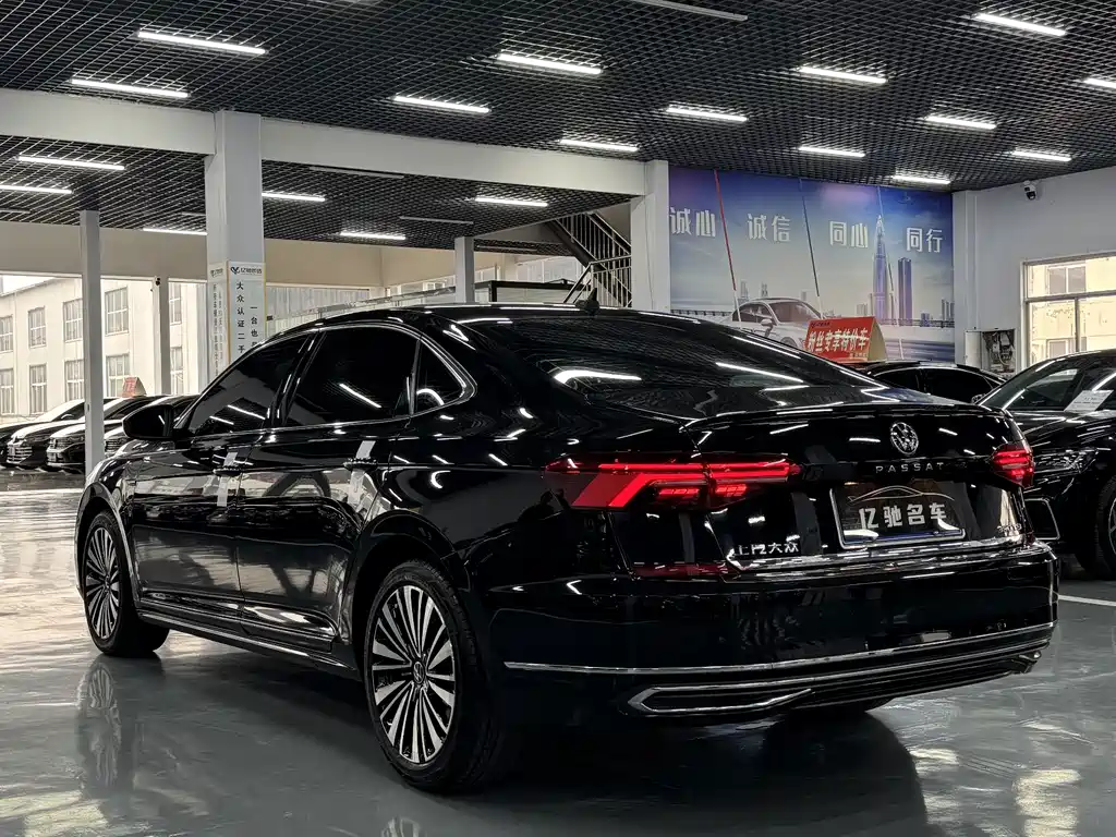 Volkswagen Passat — фото 7