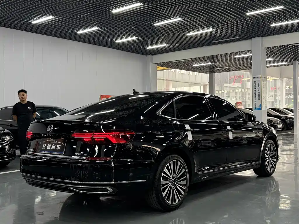 Volkswagen Passat — фото 8