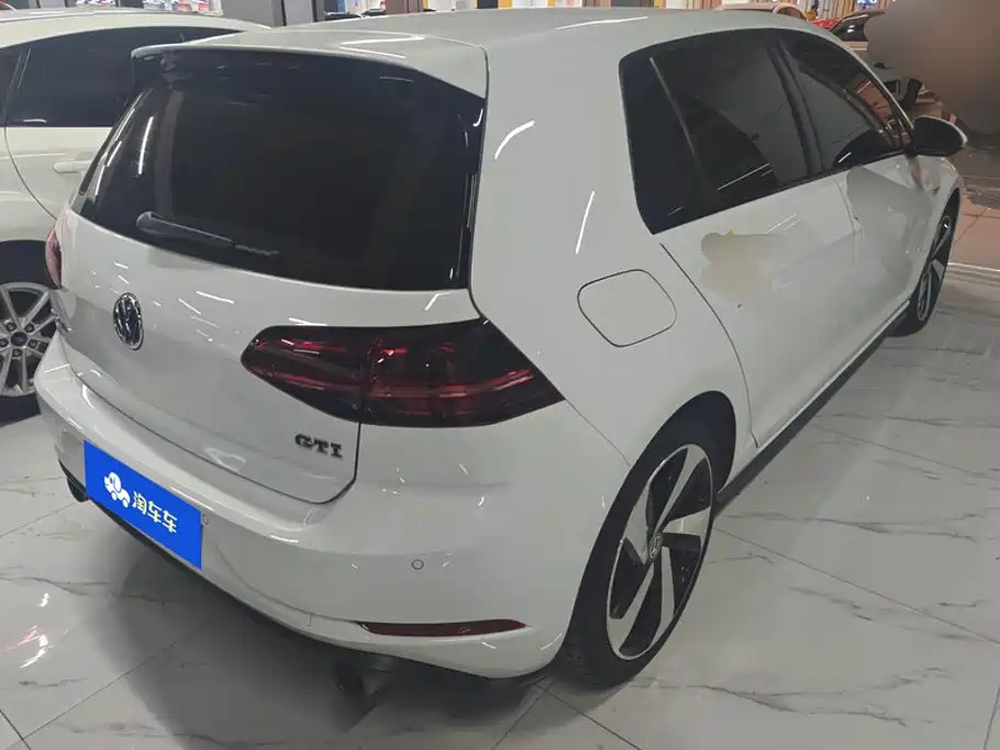 Volkswagen Golf GTI — фото 3