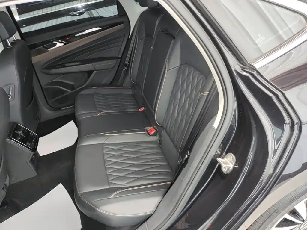 Volkswagen Passat — фото 17
