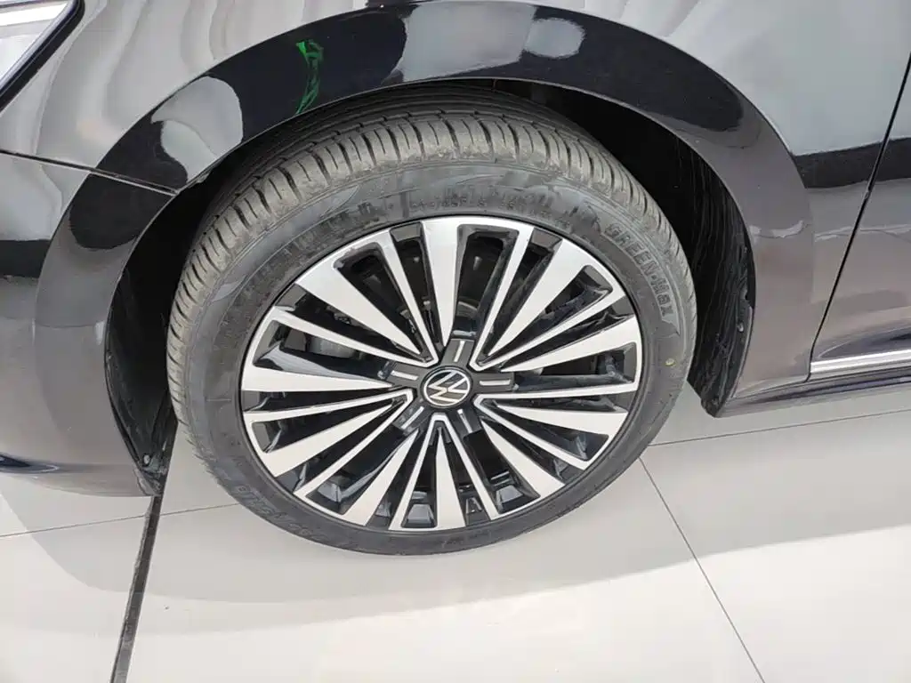 Volkswagen Passat — фото 23