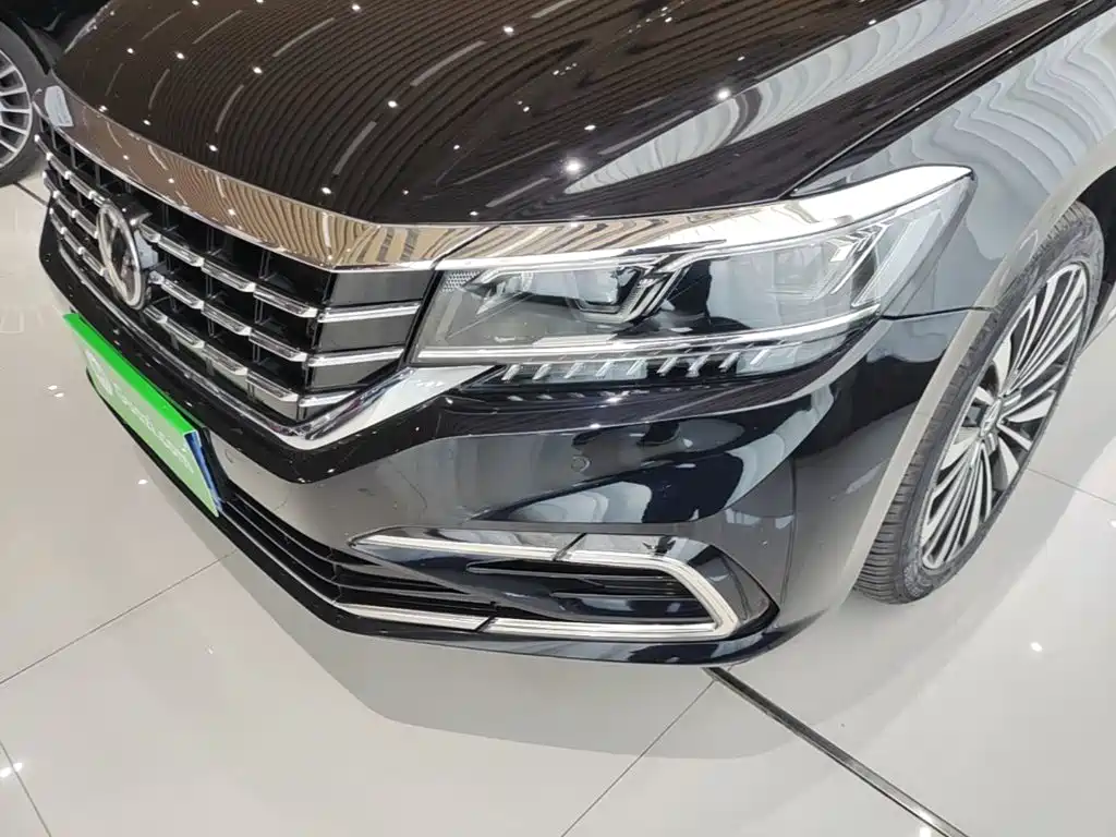 Volkswagen Passat — фото 24