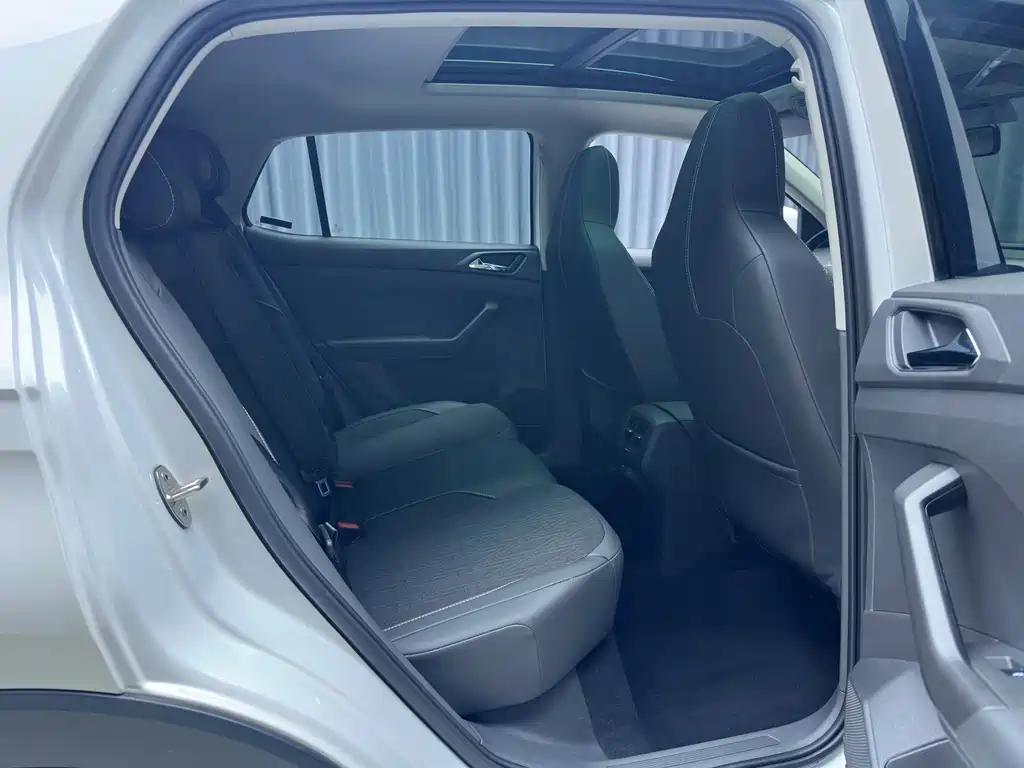 Volkswagen T-Cross — фото 11