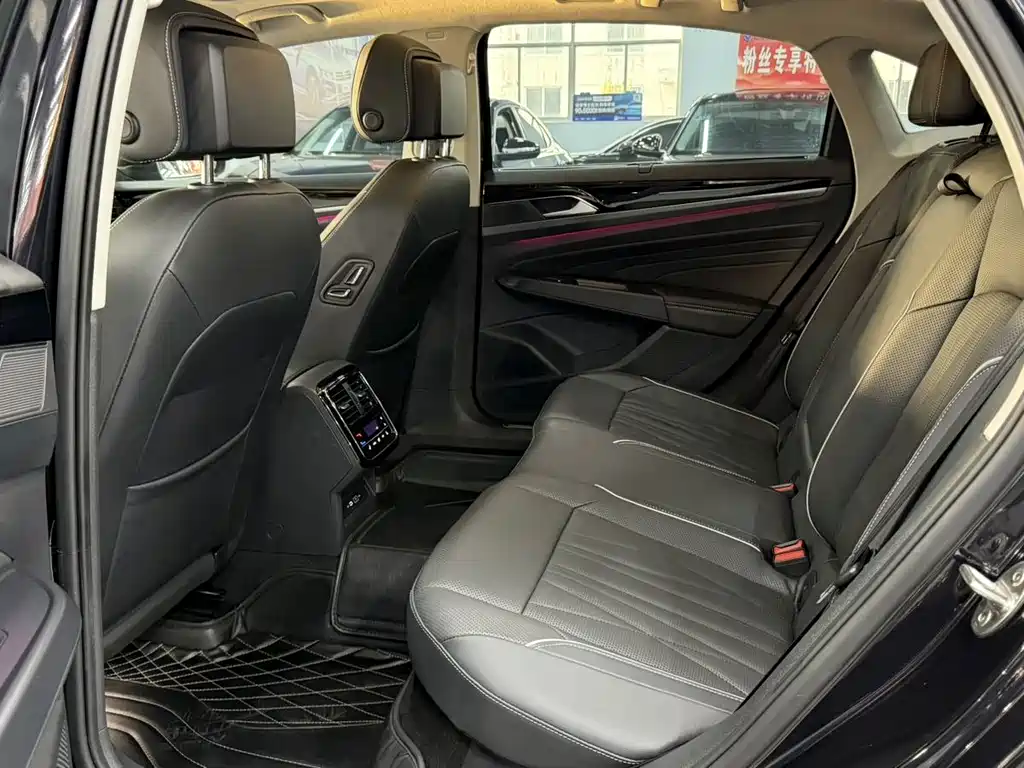 Volkswagen Passat — фото 8