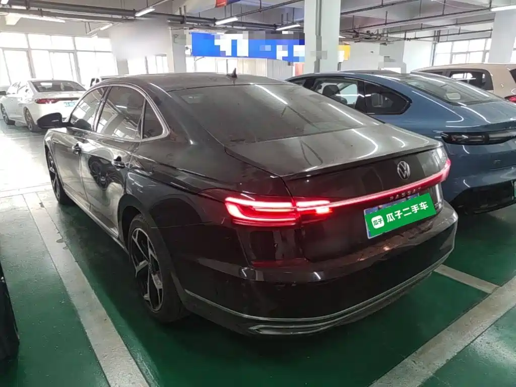 Volkswagen Passat — фото 23
