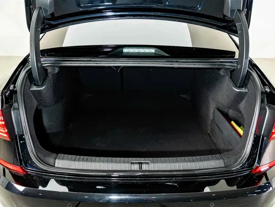 Volkswagen Passat — фото 23
