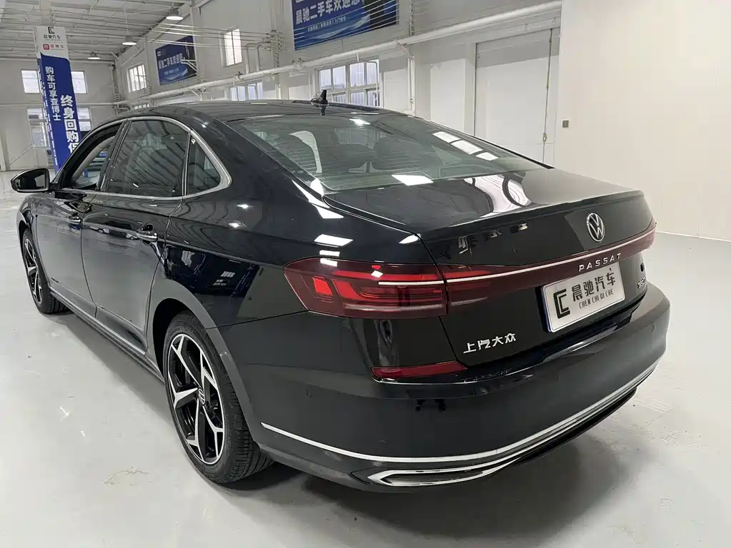 Volkswagen Passat — фото 6