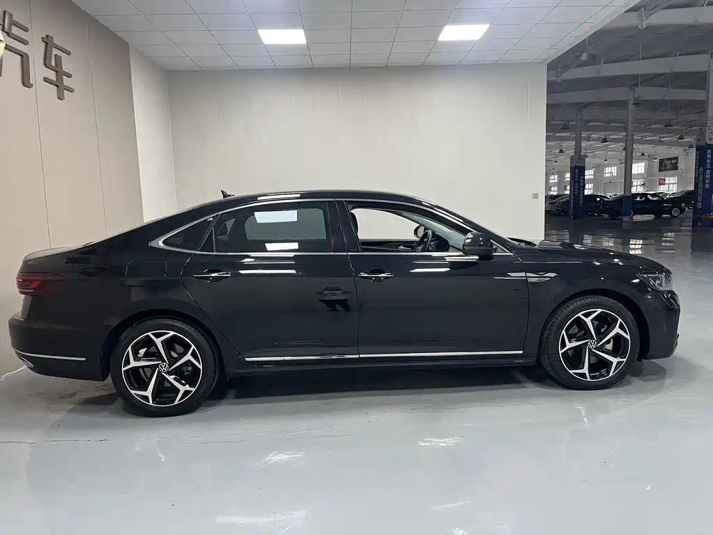 Volkswagen Passat — фото 8