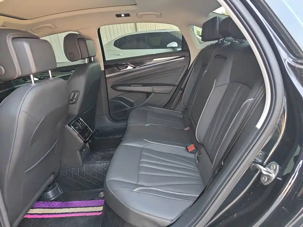 Volkswagen Passat — фото 17
