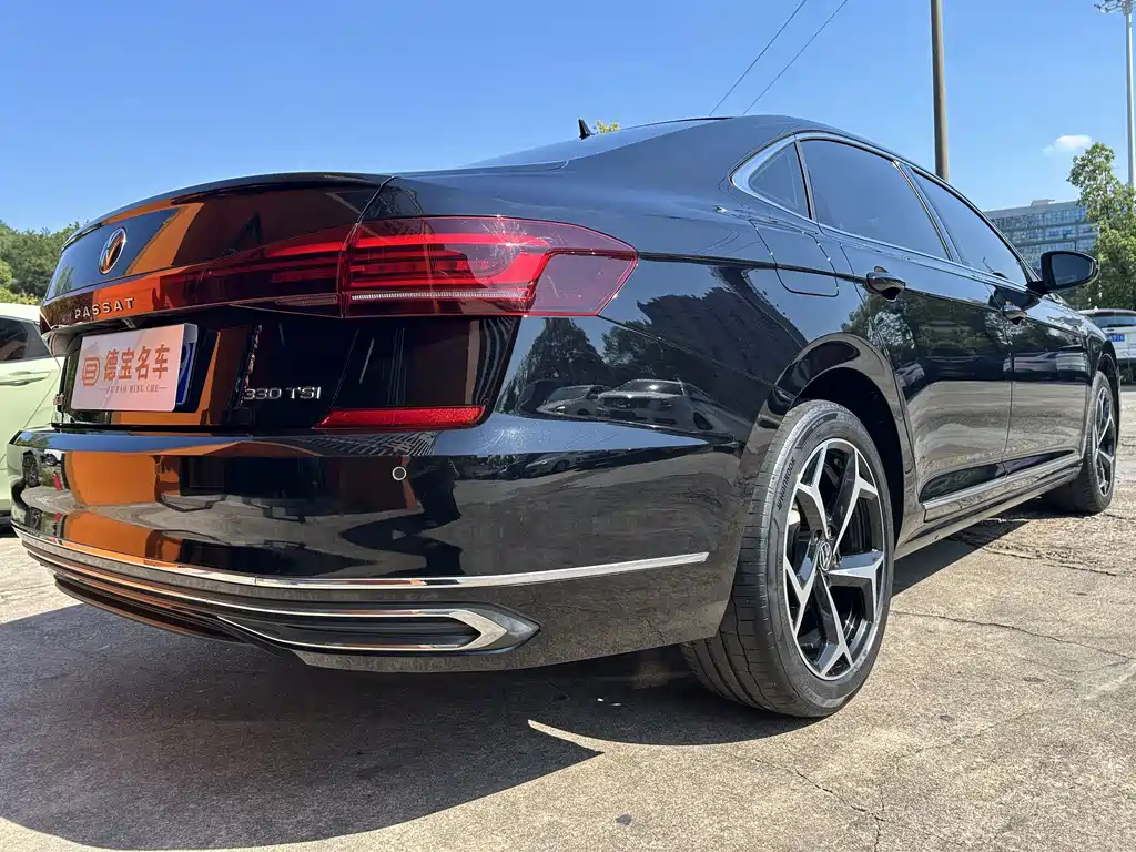 Volkswagen Passat — фото 13