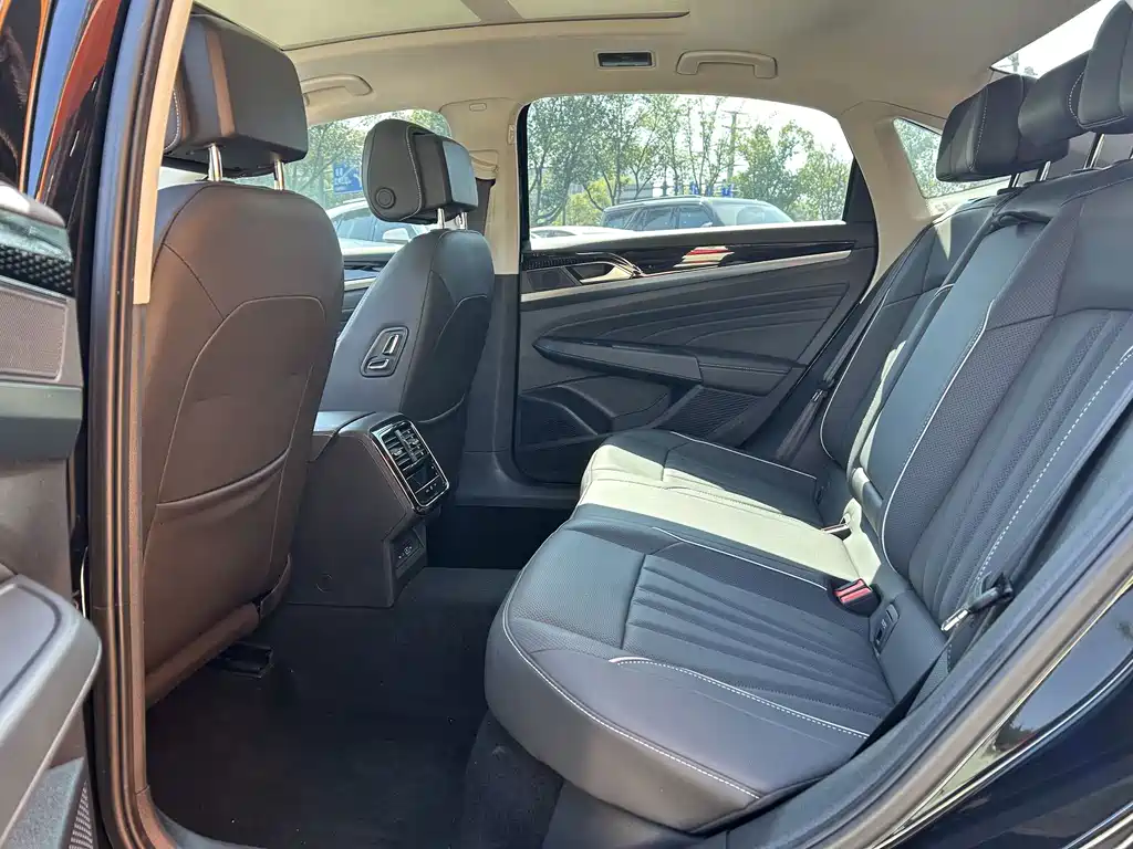 Volkswagen Passat — фото 6