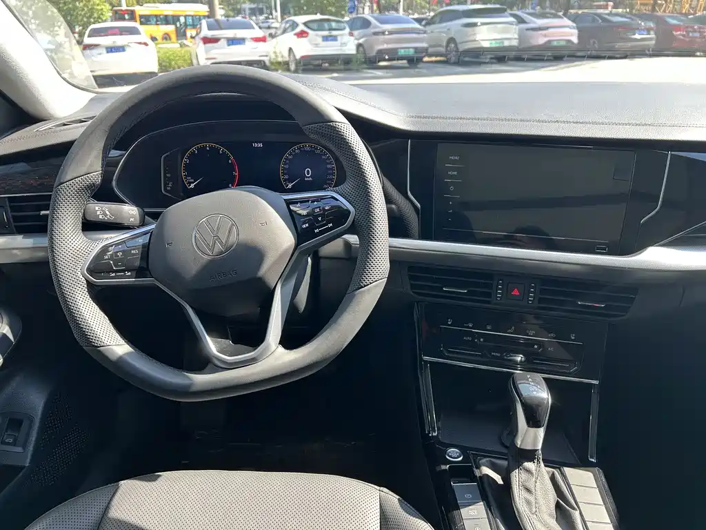 Volkswagen Passat — фото 8