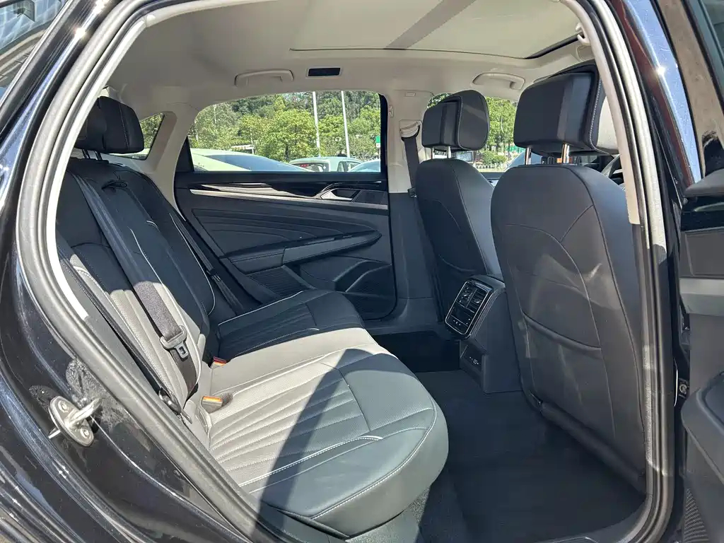 Volkswagen Passat — фото 10