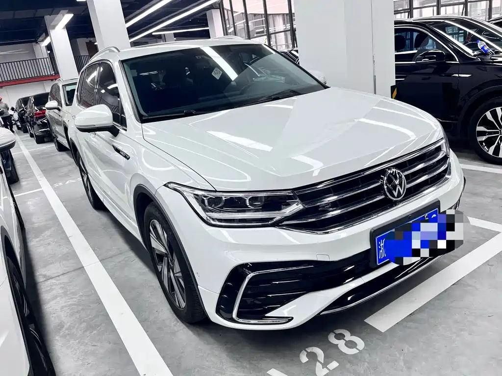 Volkswagen Tiguan L — фото 3