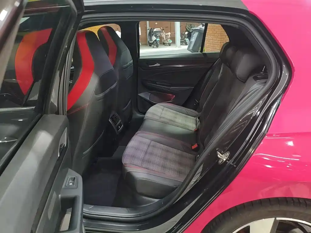 Volkswagen Golf GTI — фото 11