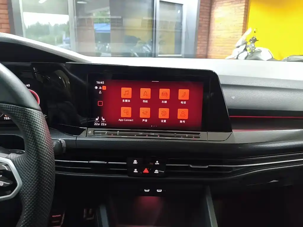 Volkswagen Golf GTI — фото 14