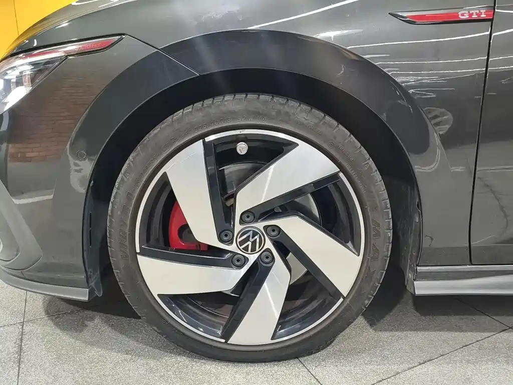 Volkswagen Golf GTI — фото 15