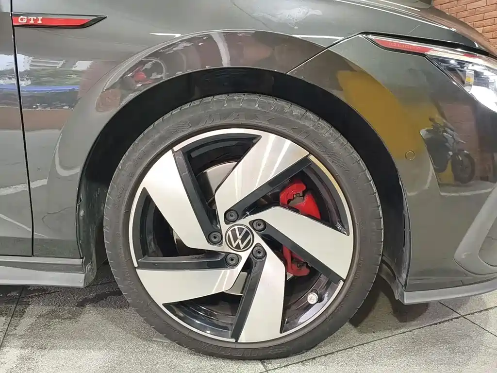 Volkswagen Golf GTI — фото 17