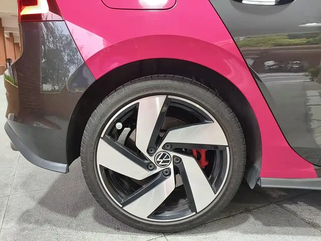 Volkswagen Golf GTI — фото 18