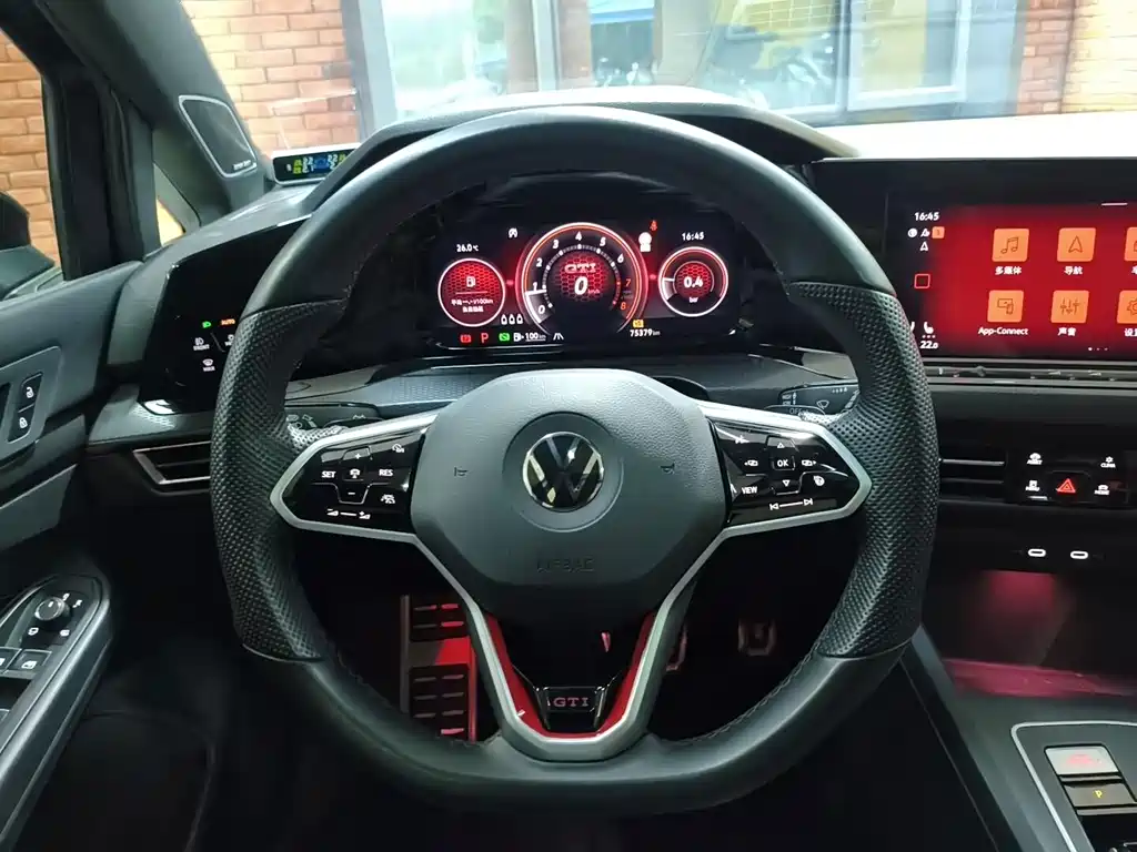 Volkswagen Golf GTI — фото 21