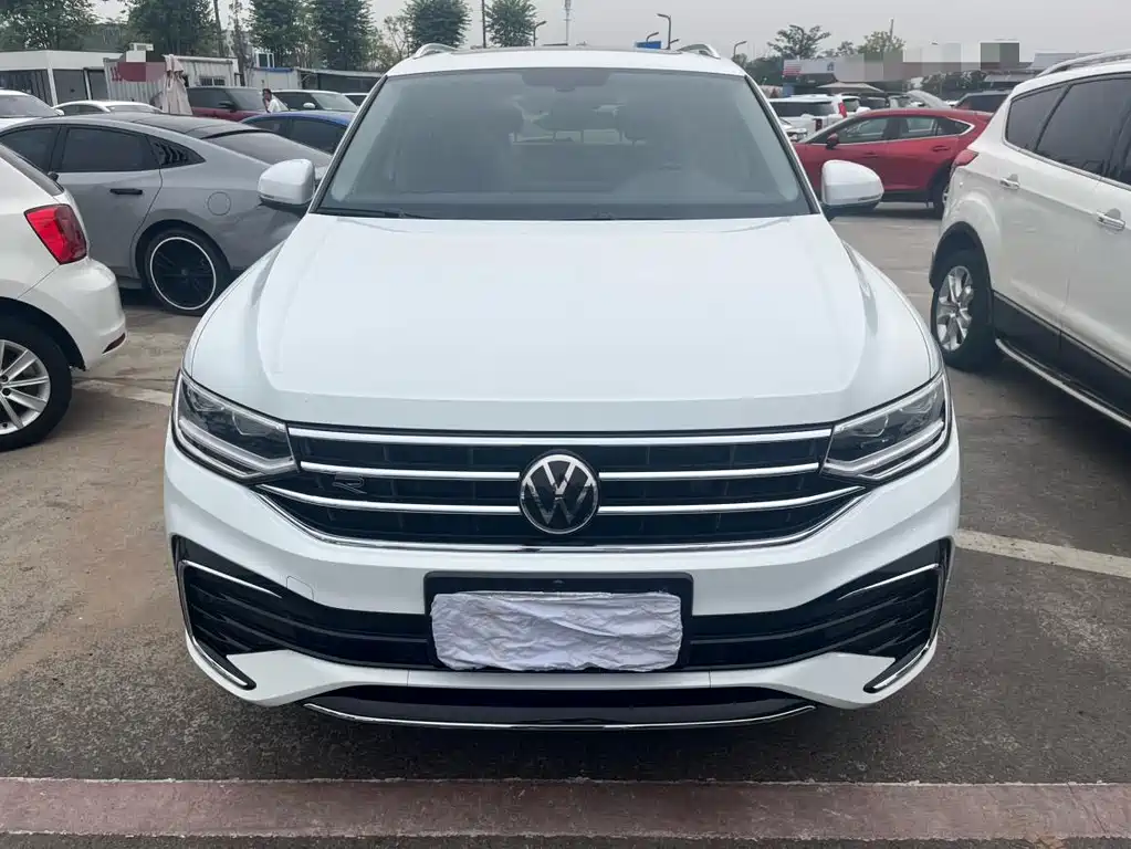 Volkswagen Tiguan L — фото 2