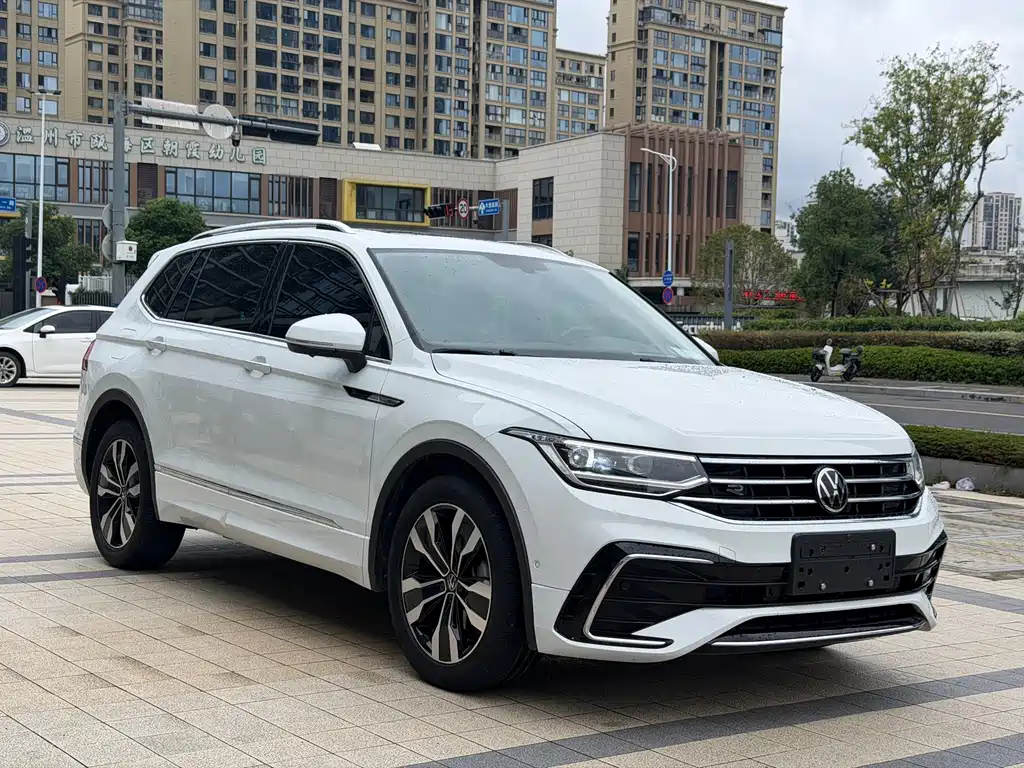 Volkswagen Tiguan L — фото 3