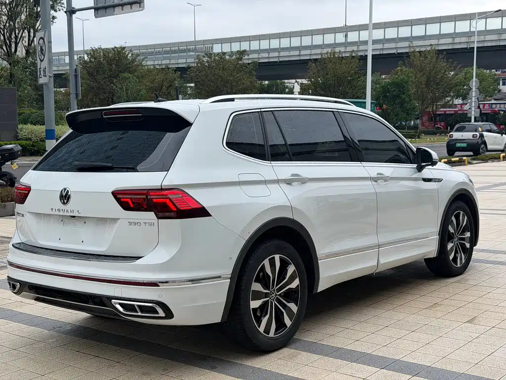 Volkswagen Tiguan L — фото 8