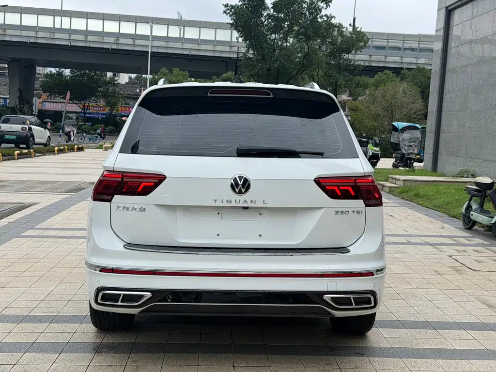 Volkswagen Tiguan L — фото 9