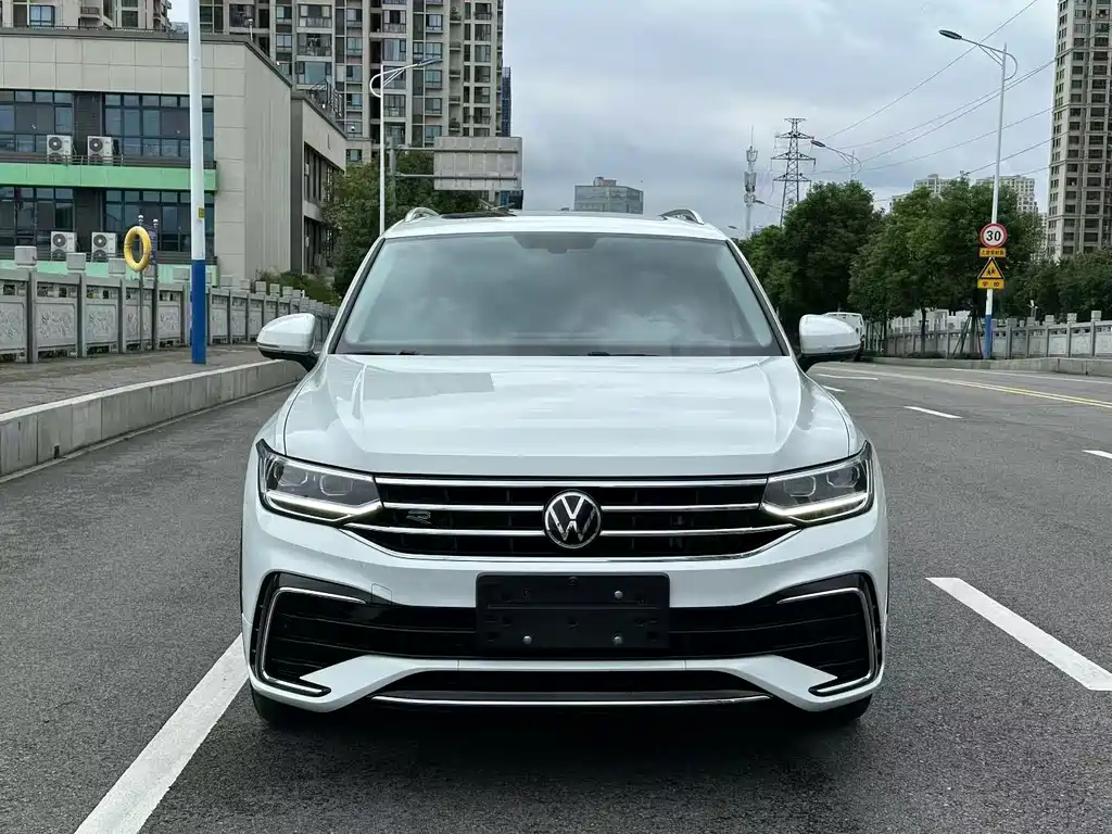 Volkswagen Tiguan L — фото 2