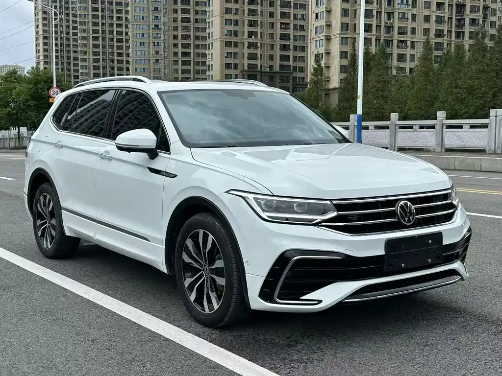 Volkswagen Tiguan L — фото 3