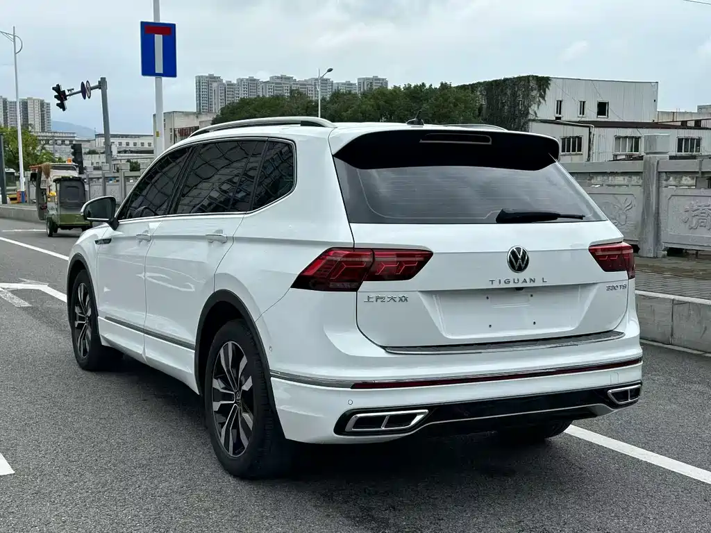 Volkswagen Tiguan L — фото 7