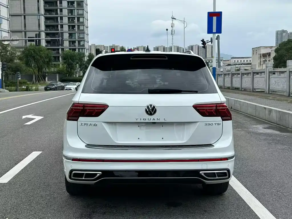 Volkswagen Tiguan L — фото 8