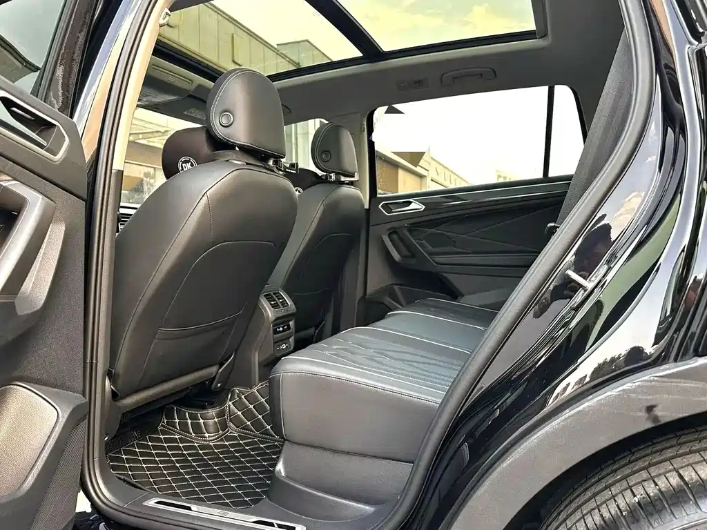 Volkswagen Tiguan L — фото 6