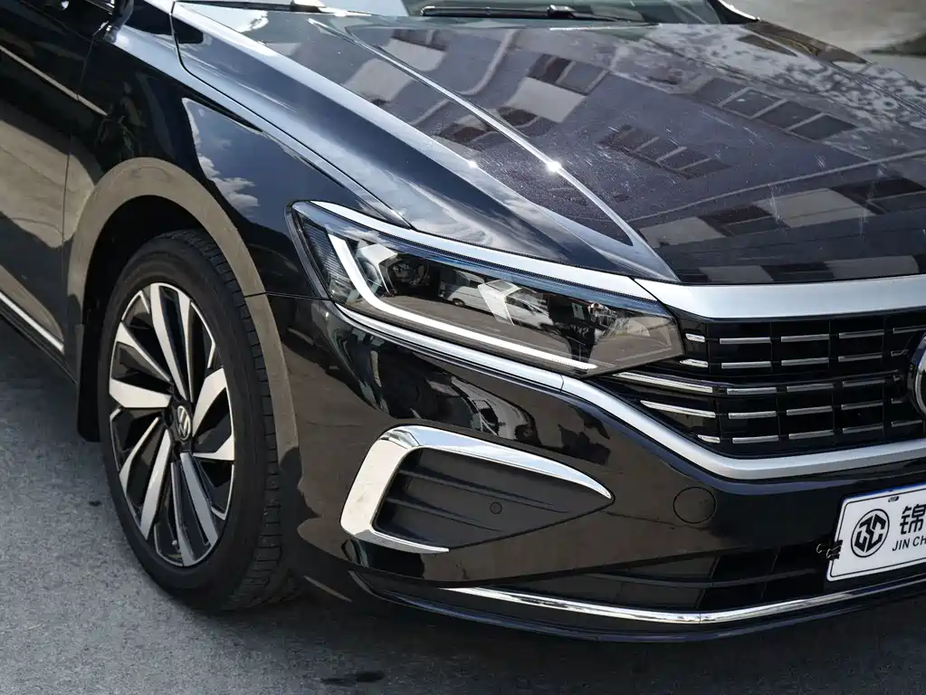 Volkswagen Passat — фото 13