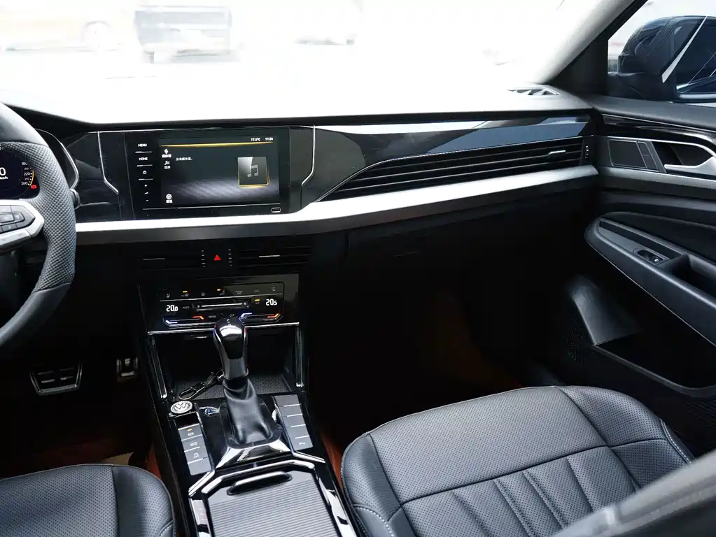 Volkswagen Passat — фото 19