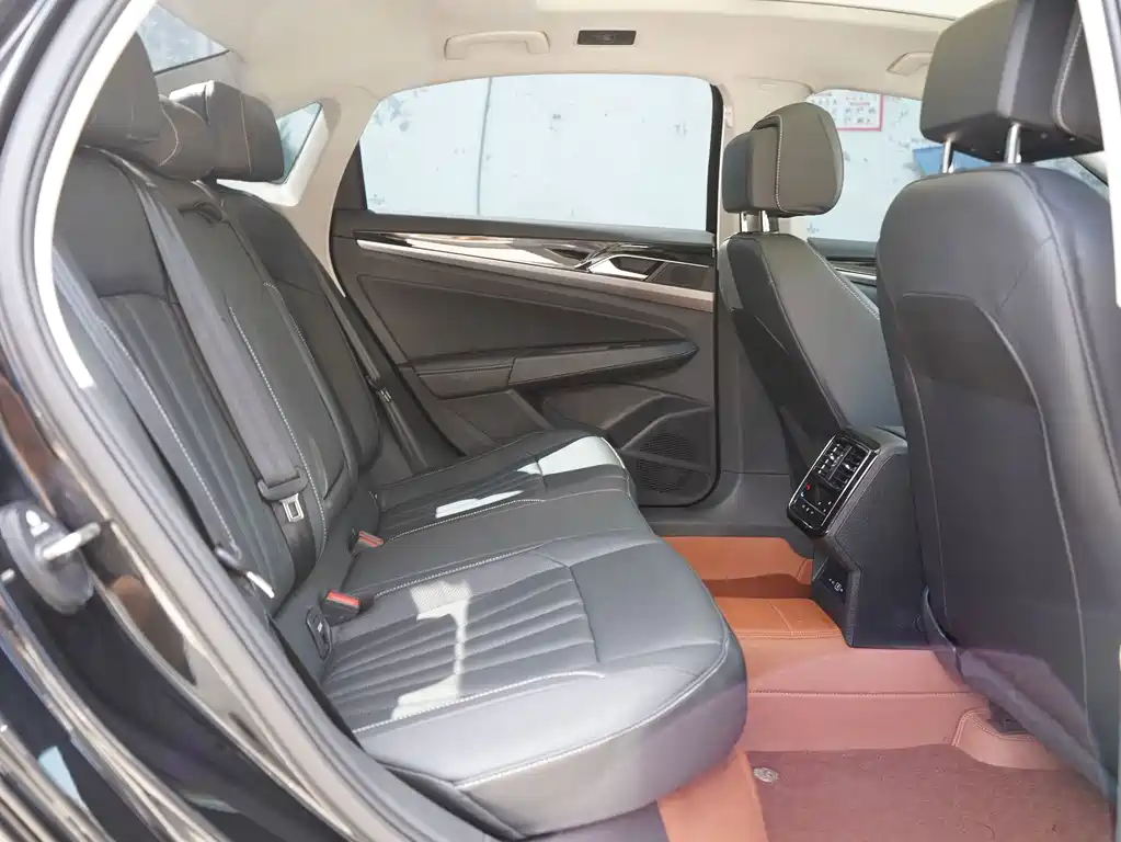 Volkswagen Passat — фото 6