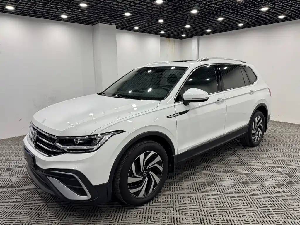 Volkswagen Tiguan L — фото 3