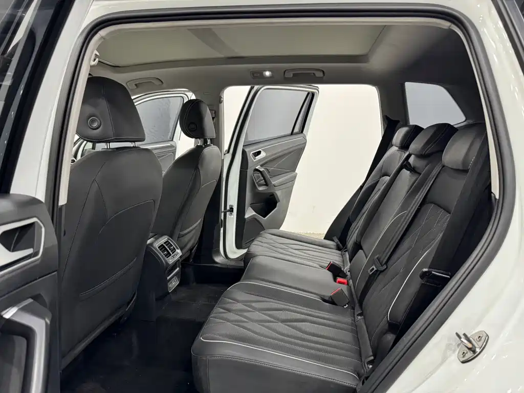 Volkswagen Tiguan L — фото 6