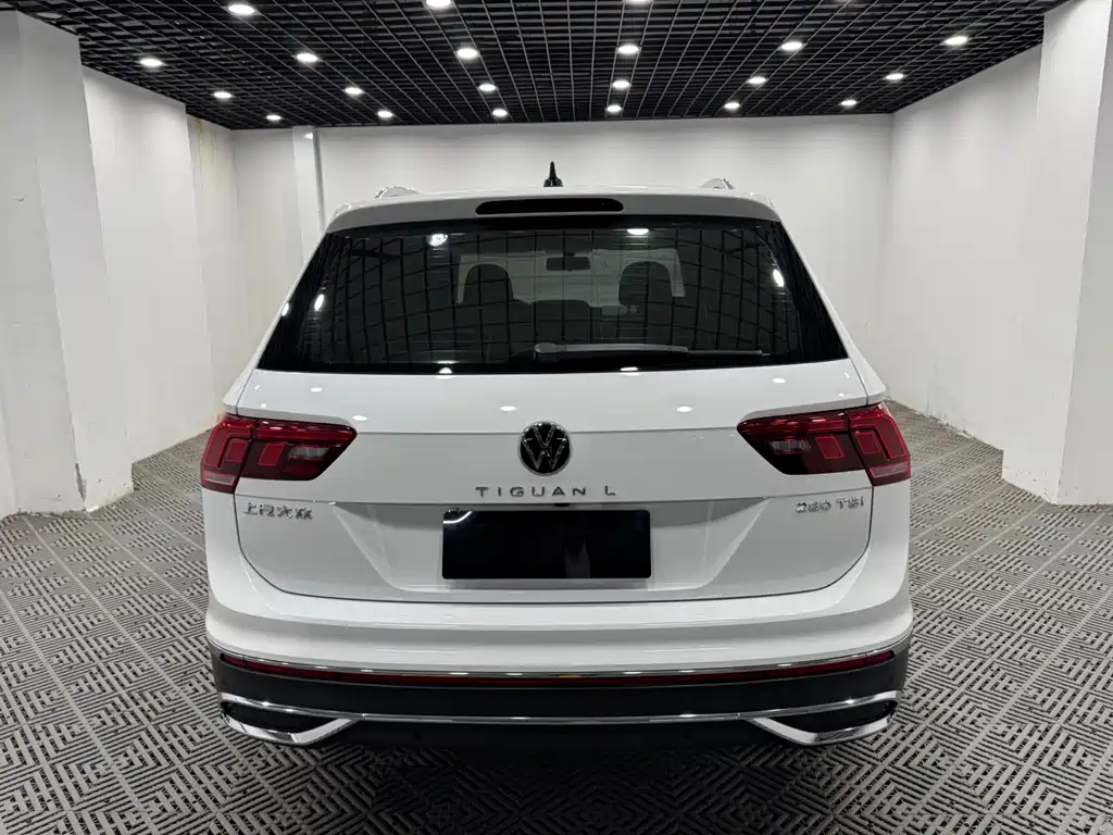 Volkswagen Tiguan L — фото 8