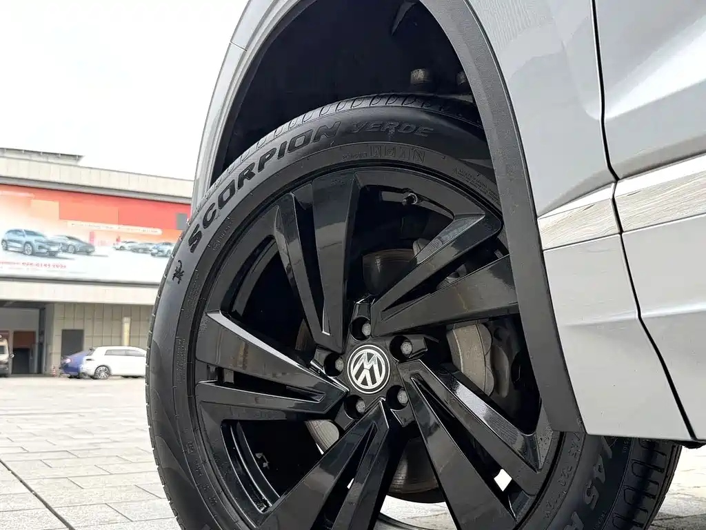 Volkswagen Touareg — фото 4