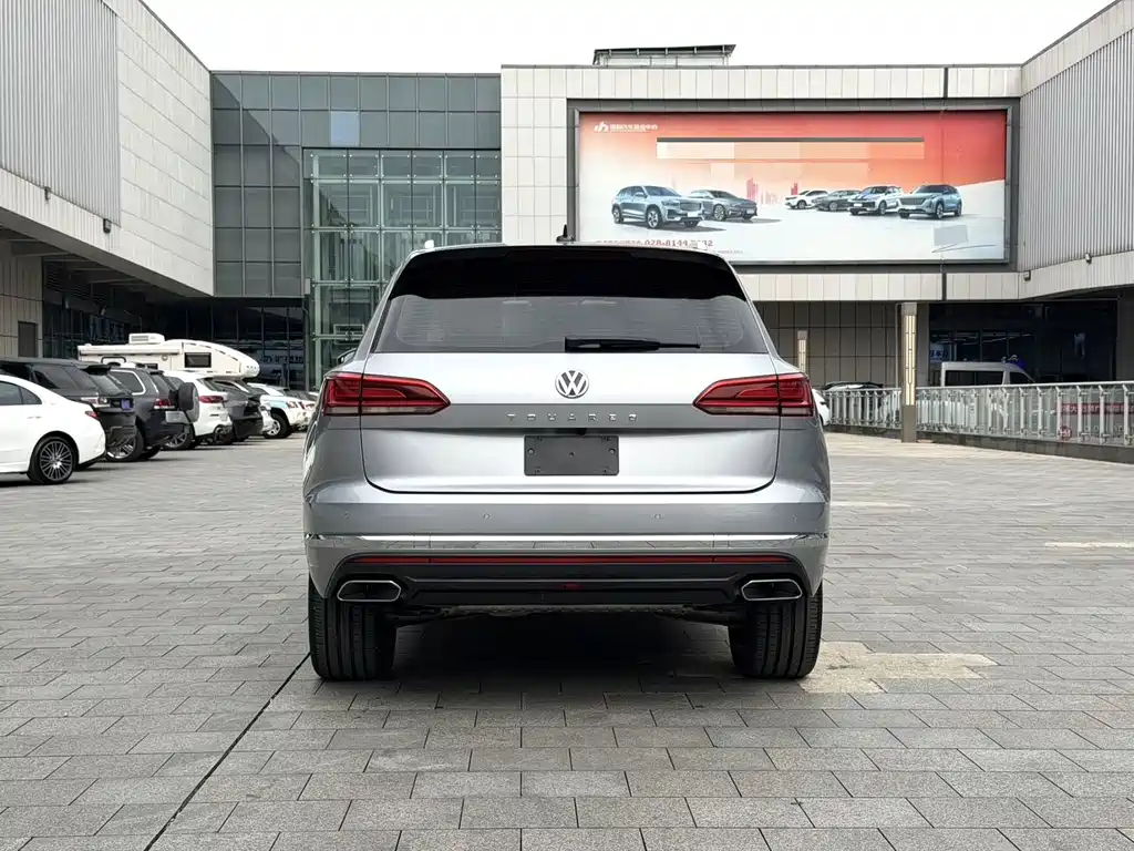 Volkswagen Touareg — фото 9