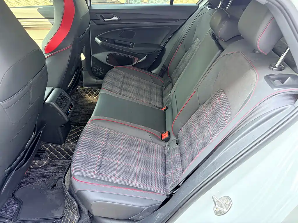 Volkswagen Golf GTI — фото 6
