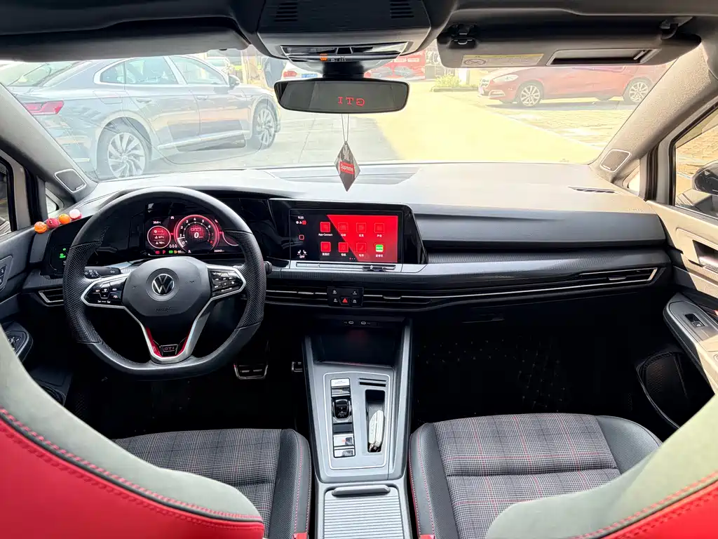 Volkswagen Golf GTI — фото 7