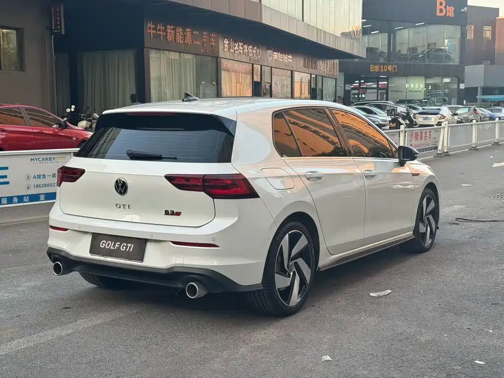 Volkswagen Golf GTI — фото 9