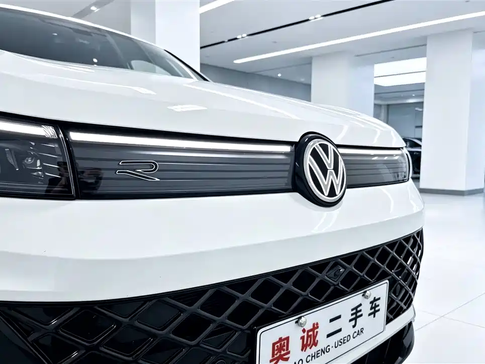 Volkswagen Tiguan L — фото 24
