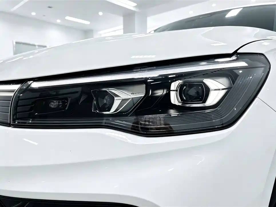 Volkswagen Tiguan L — фото 26