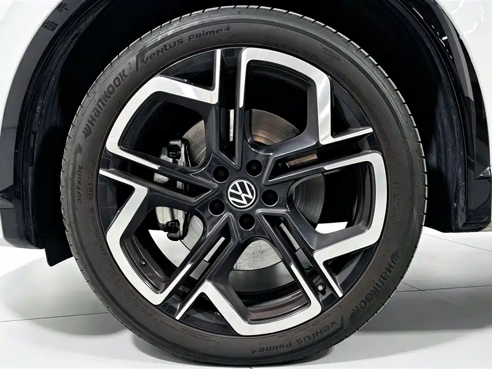 Volkswagen Tiguan L — фото 30