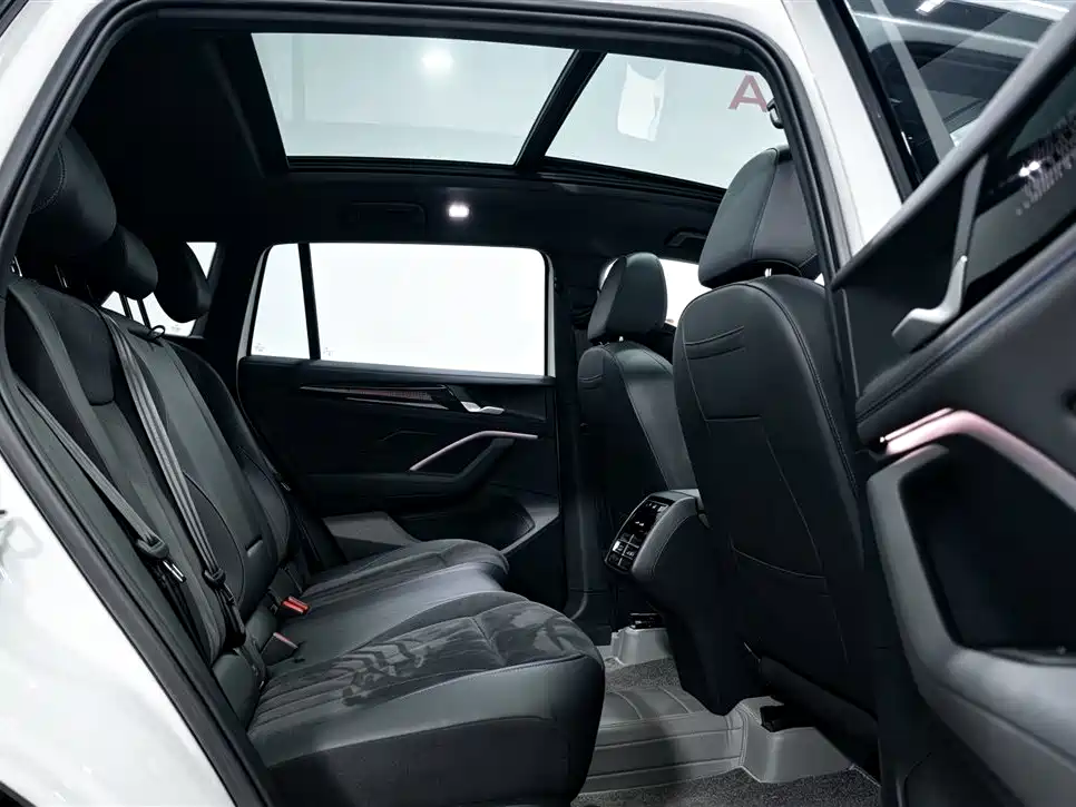 Volkswagen Tiguan L — фото 6